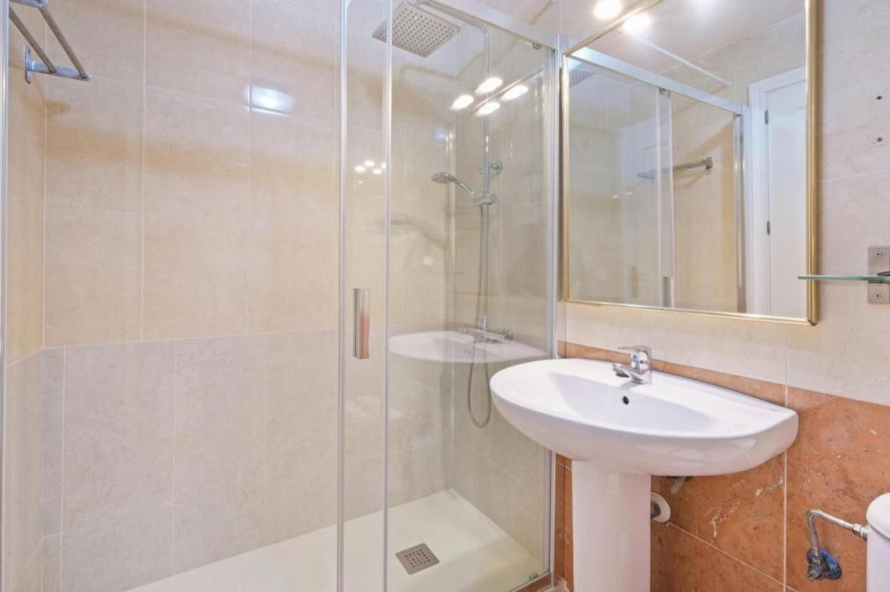 Apartamento En Calle Cuarteles De Dos Habitaciones Málaga Eksteriør billede