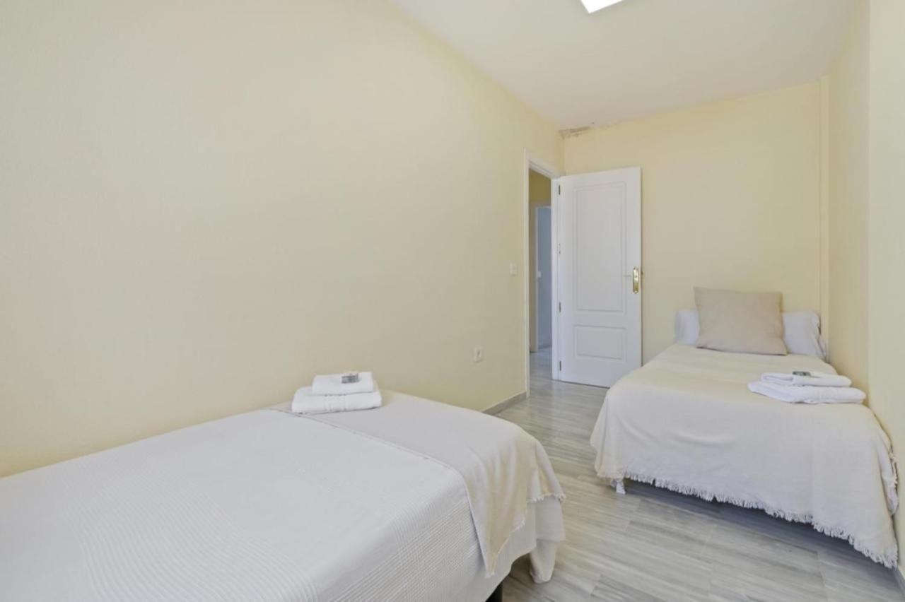 Apartamento En Calle Cuarteles De Dos Habitaciones Málaga Eksteriør billede