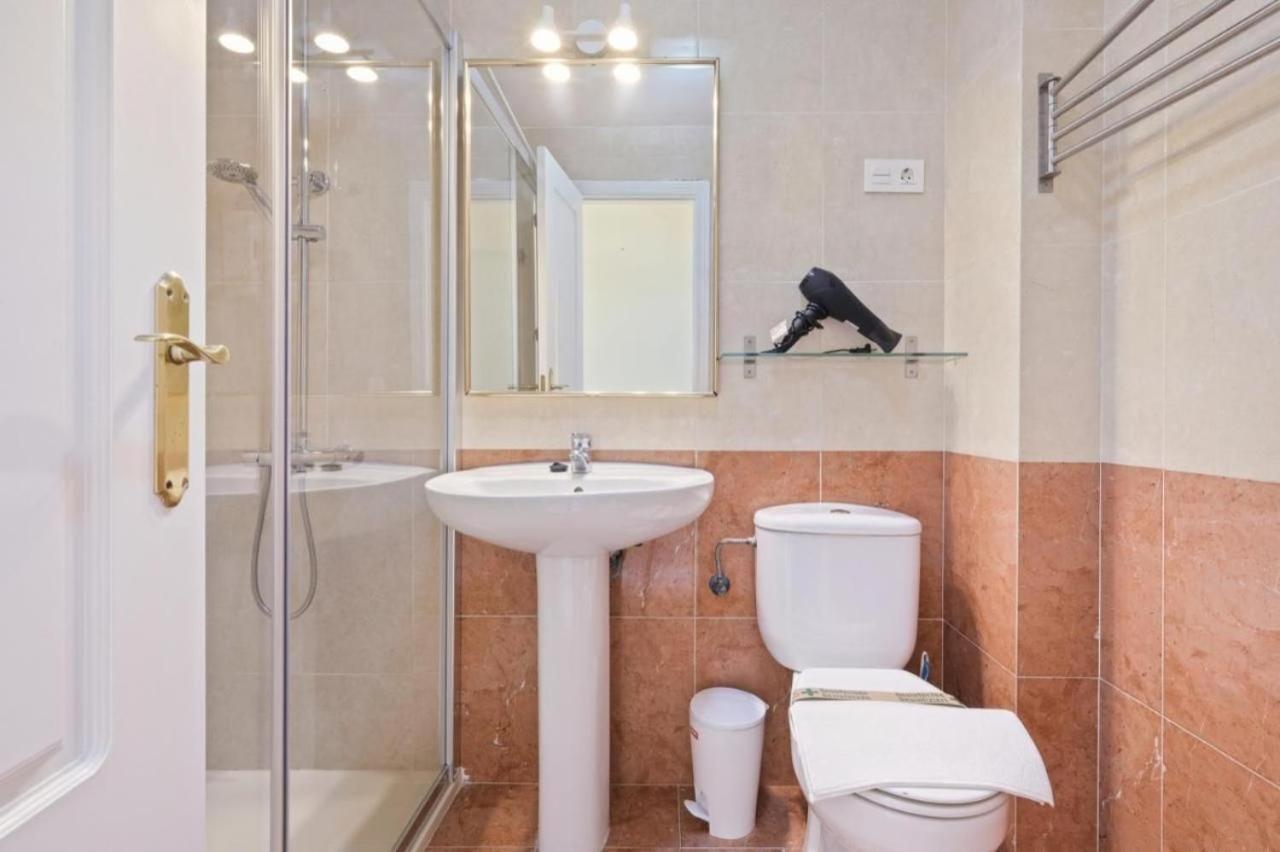 Apartamento En Calle Cuarteles De Dos Habitaciones Málaga Eksteriør billede